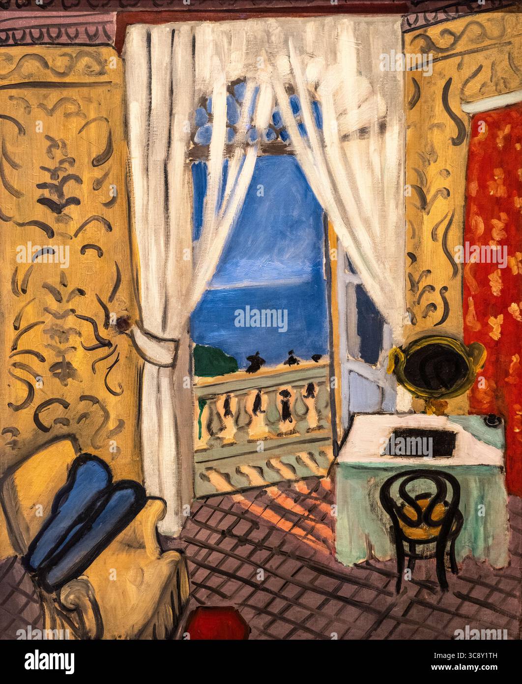 Gemälde namens Interior with Violinbox von Henri Matisse im MOMA Art Museum in New York Stockfoto