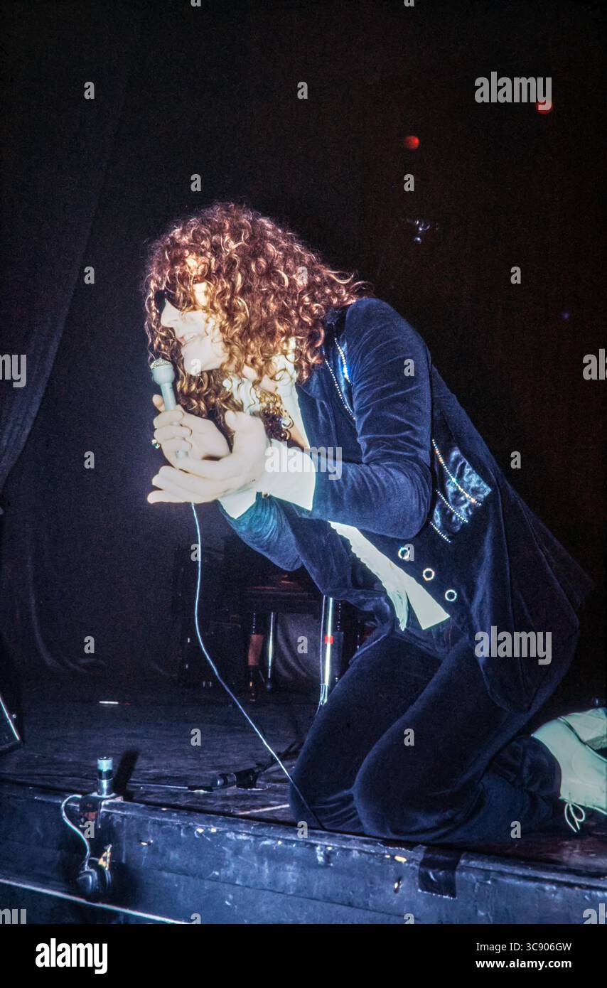 Ian Hunter, Leadsänger und Gitarrist der britischen Rockband Mott The Hoople. Foto aus dem Jahr 1971. Stockfoto