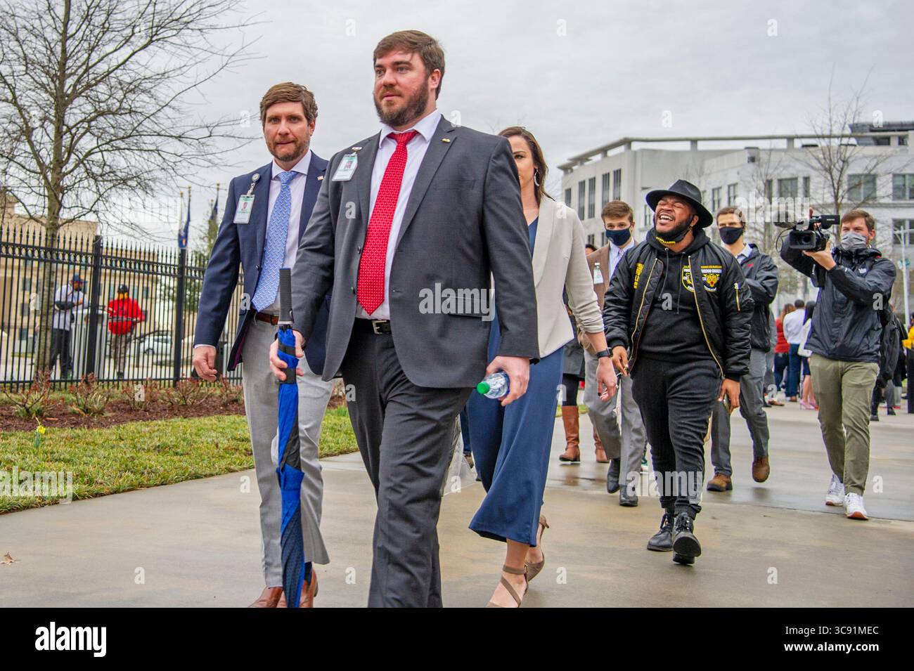 1. März 2021, Atlanta, Georgia, USA: Demonstranten versammeln sich gegenüber dem Georgia State Capitol in Atlanta, um gegen das Gesetz über Wahlbeschränkungen, HB 531, zu protestieren. Stockfoto