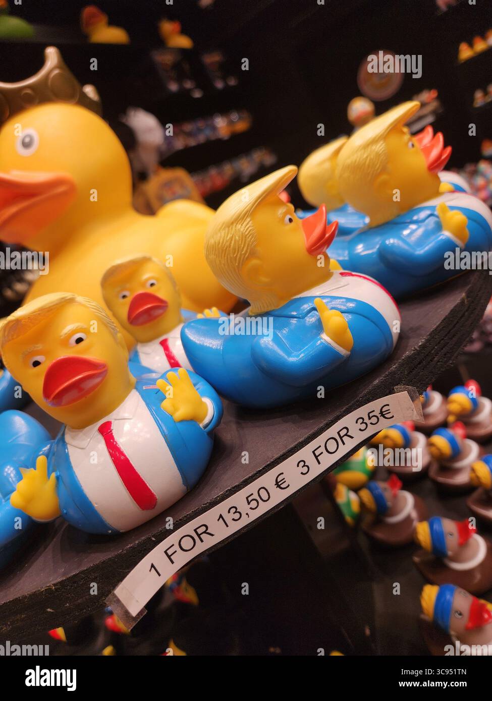 donald trumpft Gummiente in amsterdam Stockfoto