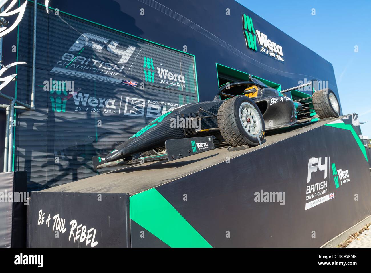 Wera Motorsport Racing Rebels Ausstellungsstand, Sponsoren der britischen F4-Meisterschaft. Wera Tools Stockfoto
