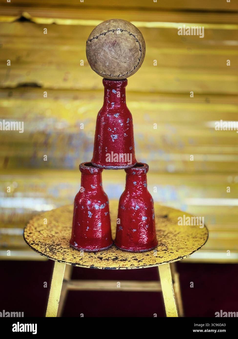 Vintage-Milchflaschenspiel auf dem County Fair Stockfoto