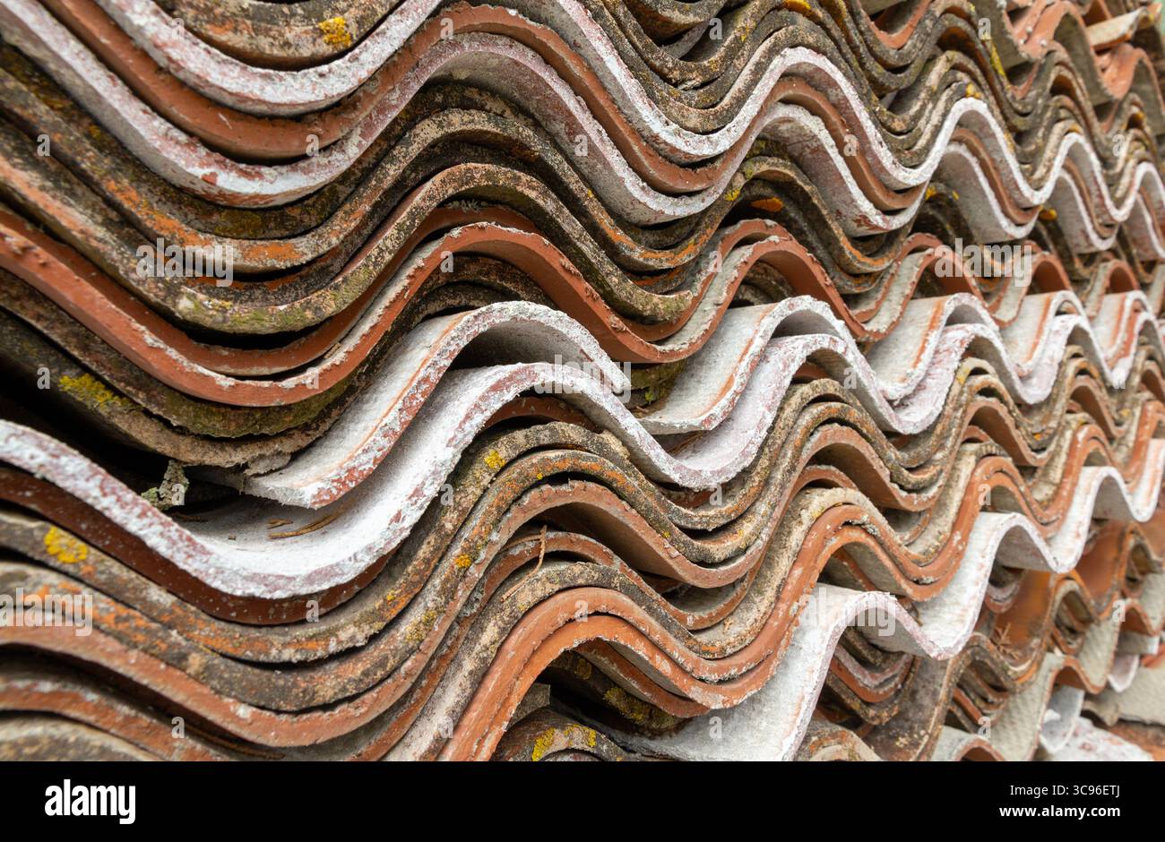 Gewellte Keramikfliesen Vrgada Kroatien Stockfoto