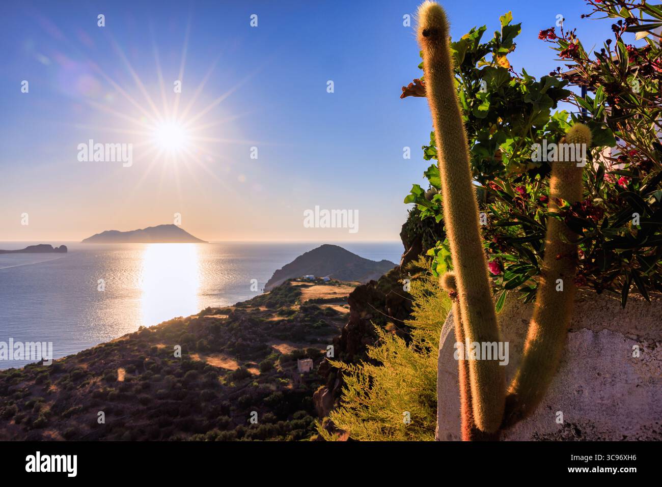 Sonne über der Ägäis, milos, Griechenland Stockfoto