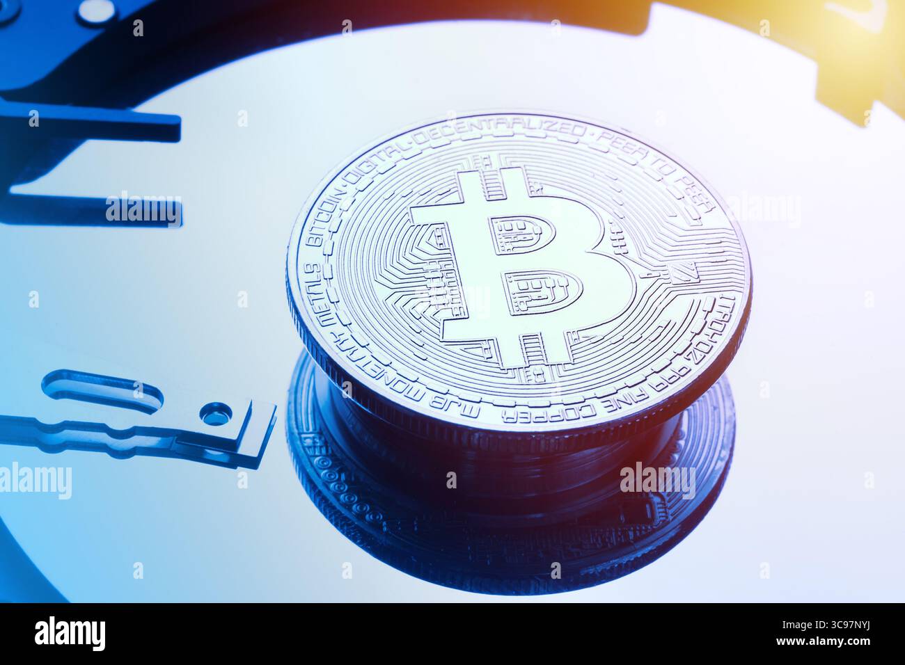 Bitcoin BTC auf Festplatte, Festplatte mit Krypto-Währung, Digital Money  Concept Stockfotografie - Alamy