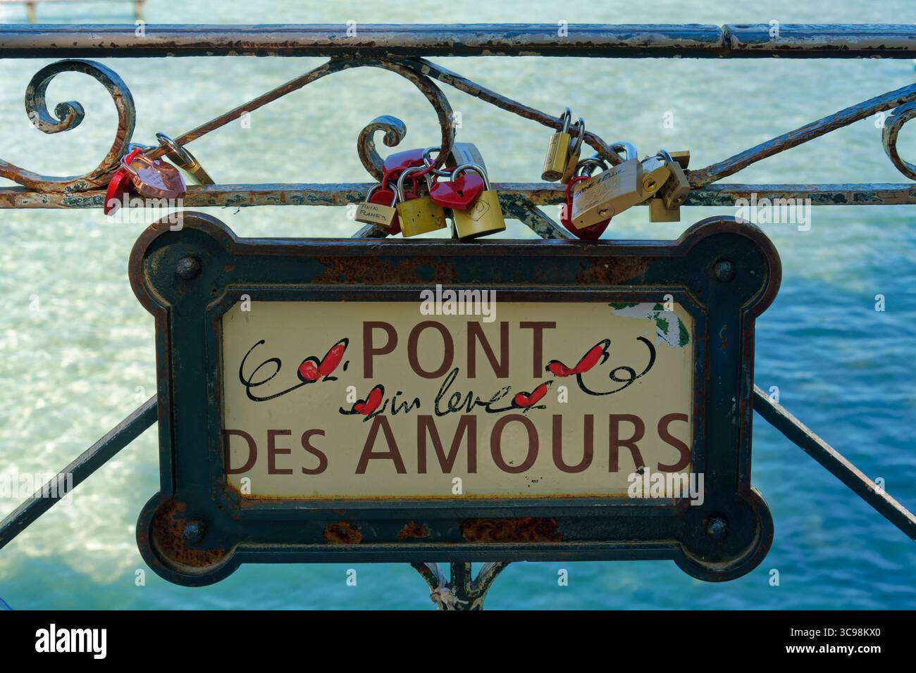 LAC d Annecy , Annecy , See, Haute Savoie, Frankreich, Auvergne-Rhone-Alpes, Europa Pont des Amours, Lac d Annecy , Annecy , See, Haute Savoie, Frankreich, Auvergne-Rhone-Alpes, Europa *** Lac d Annecy , Annecy , Lake, Haute Savoie, Frankreich, Auvergne Rhone Alpes, Europe Pont des Amours, Lac d Annecy , Annecy , Lake, Haute Savoie, Frankreich, Auvergne Rhone Alpes, Europa Stockfoto