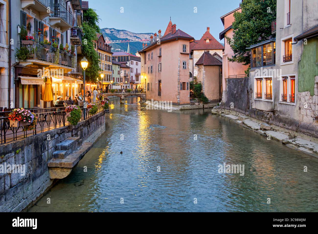 Annecy , Altstadt, vieille ville, Haute Savoie, Frankreich, Auvergne-Rhone-Alpes, Europa Altstadt von Annecy, vieille ville, Fluss Thiou, Blaue Stunde, Haute Savoie, Auvergne-Rhone-Alpes, Frankreich, Europa *** Annecy , Old Town, vieille ville, Haute Savoie, Frankreich, Auvergne Rhone Alpes, Europa Altstadt von Annecy, vieille ville, Fluss Thiou, Blue Hour, Haute Savoie, Auvergne Rhone Alpes, Frankreich, Europa Stockfoto