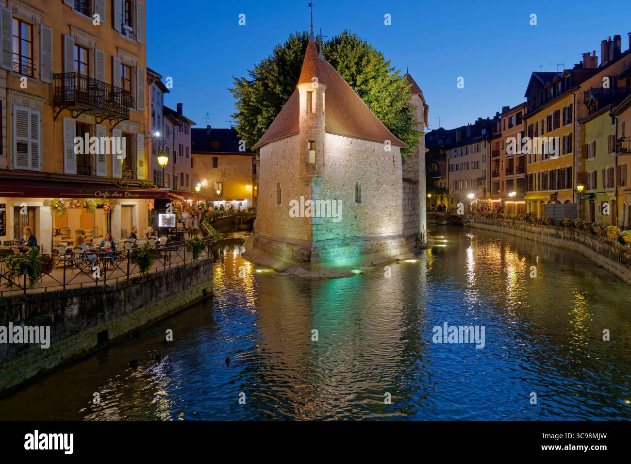 Annecy , Altstadt, vieille ville, Haute Savoie, Frankreich, Auvergne-Rhone-Alpes, Europa Altstadt von Annecy , vieille ville, Fluss Thiou, Palais de l Isle, mittelalterliches Gefängnis, Museum, Haute Savoie, Auvergne-Rhone-Alpes, Frankreich, Europa *** Annecy , Old Town, vieille ville, Haute Savoie, Frankreich, Auvergne Rhone Alpes, Europa Altstadt von Annecy, vieille ville, Fluss Thiou, Palais de l Isle, mittelalterliches Gefängnis, Museum, Haute Savoie, Auvergne Rhone Alpes, Frankreich, Europa Stockfoto