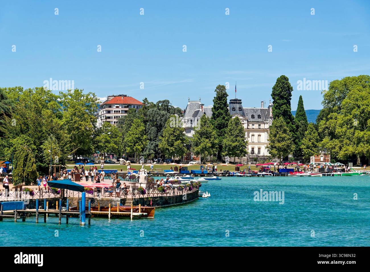 Annecy , Seeufer, Promenade, Bootsverleih, Haute Savoie, Frankreich, Auvergne-Rhone-Alpes, Europa Annecy , Seeufer, Promenade, Bootsverleih, Haute Savoie, Frankreich, Auvergne-Rhone-Alpes, Europa *** Annecy , Seeufer, Promenade, Bootsverleih, Haute Savoie, Frankreich, Auvergne Rhone Alpes, Europa Annecy , Seeufer, Promenade, Bootsverleih, Haute Savoie, Frankreich, Auvergne Rhone Alpes, Europa Stockfoto