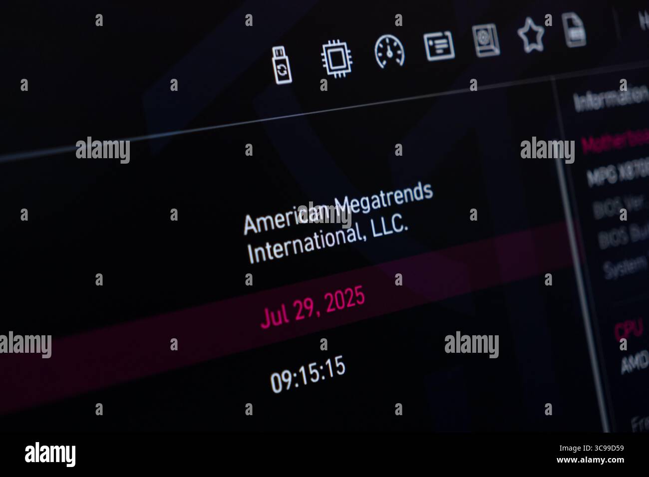 Poznan, Polen - 29. Juli 2025: American Megatrends International, LLC. Der BIOS-Setup-Bildschirm zeigt wichtige Systemdetails für fortgeschrittene Computerhardware an Stockfoto