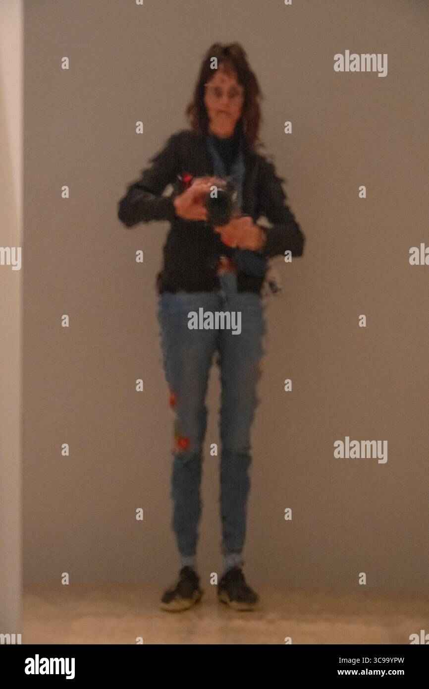 Frau Fotografin im MOMA Kunstmuseum in New York Stockfoto