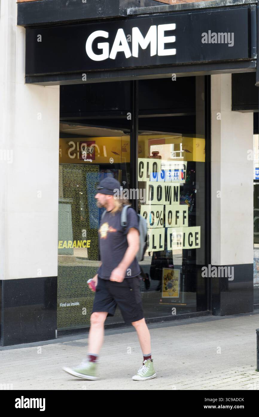 Bristol, Großbritannien. August 2025. PC- und Konsolenspiel-Einzelhändler werden sein Geschäft im Broadmead-Einkaufsviertel von Bristol schließen. Der Verkaufsschluss hat begonnen und der Laden wird am 25. September endgültig geschlossen Quelle: JMF News/Alamy Live News Stockfoto
