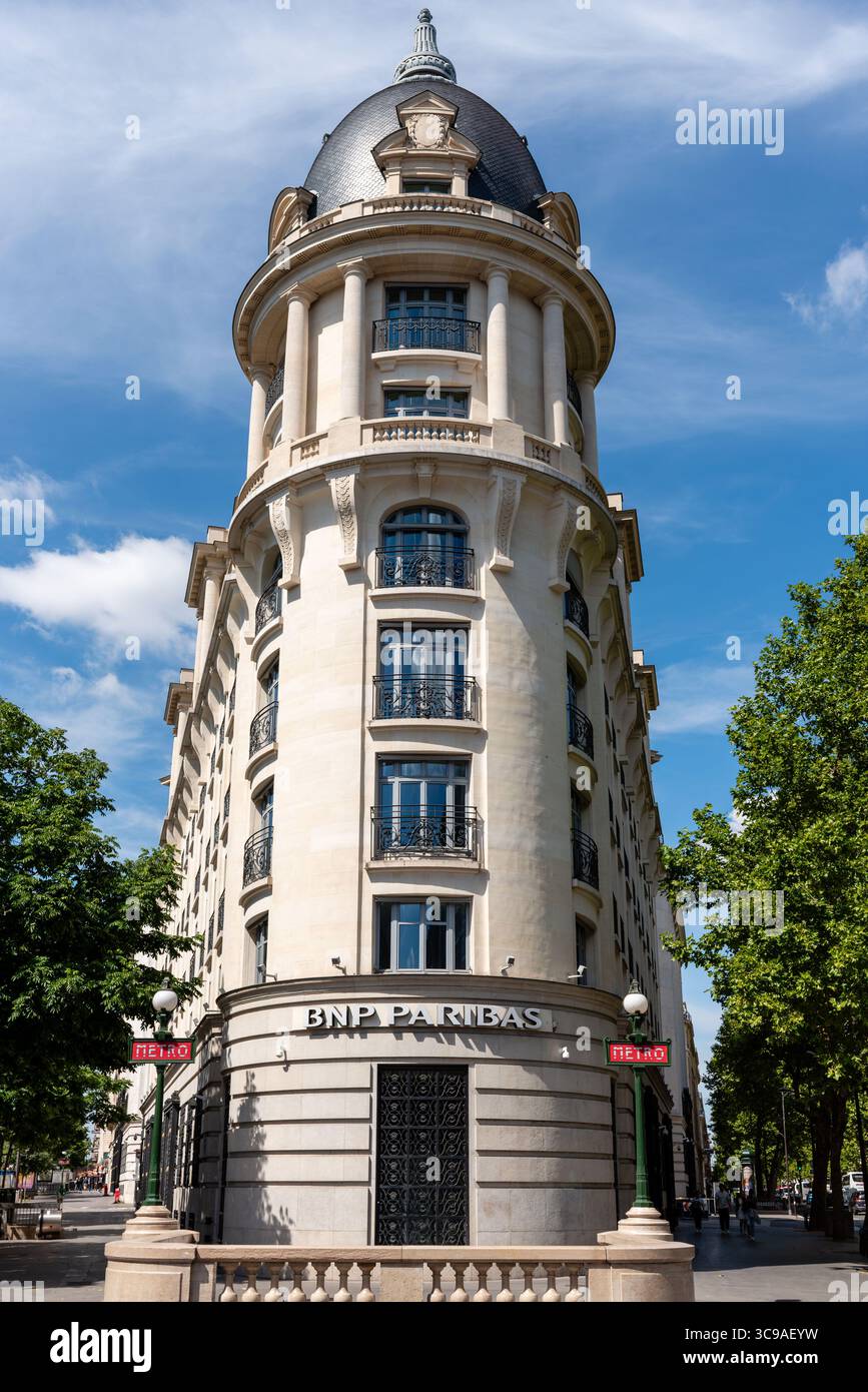 Seitenansicht der BNP Paribas Private Bank am Boulevard Haussmann im 9. Arrondissement von Paris Stockfoto