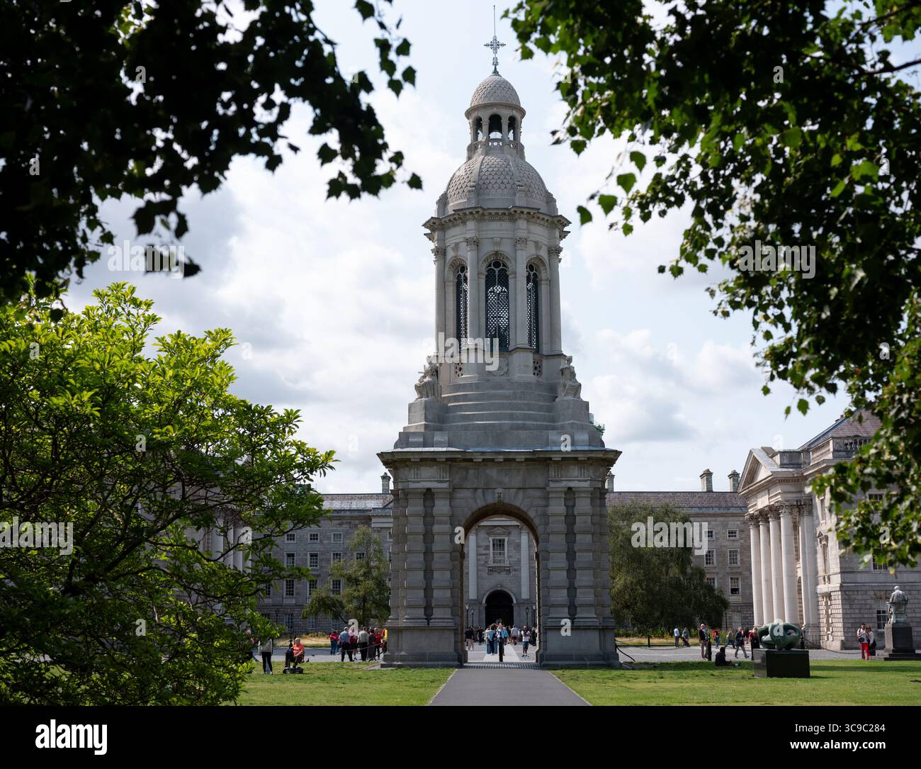 Der Campanile Glockenturm auf dem Gelände des Trinity College Dublin in Dublin, Irland Stockfoto