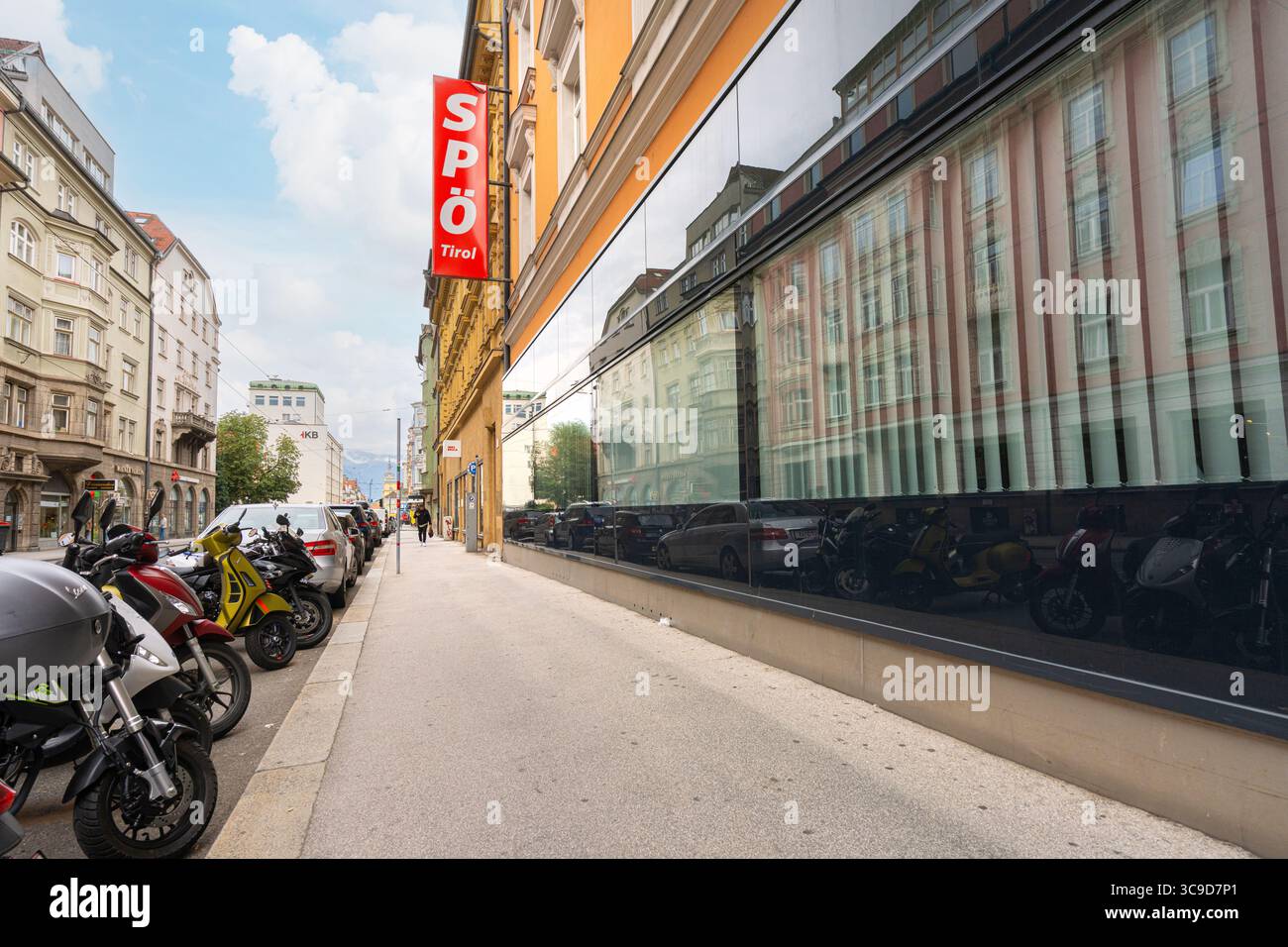 Innsbruck, Österreich. August 2025. Außenansicht des Hauptsitzes der Sozialdemokratischen Partei Österreichs Tiroler Sektion in der Innenstadt Stockfoto