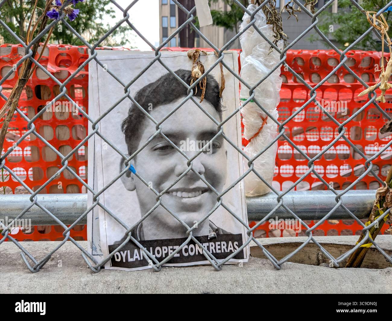 Gedenkstätte für einen Immigranten, der auf EIS vor dem ICE Field Büro in Lower Manhattan in Gewahrsam genommen wurde. Stockfoto