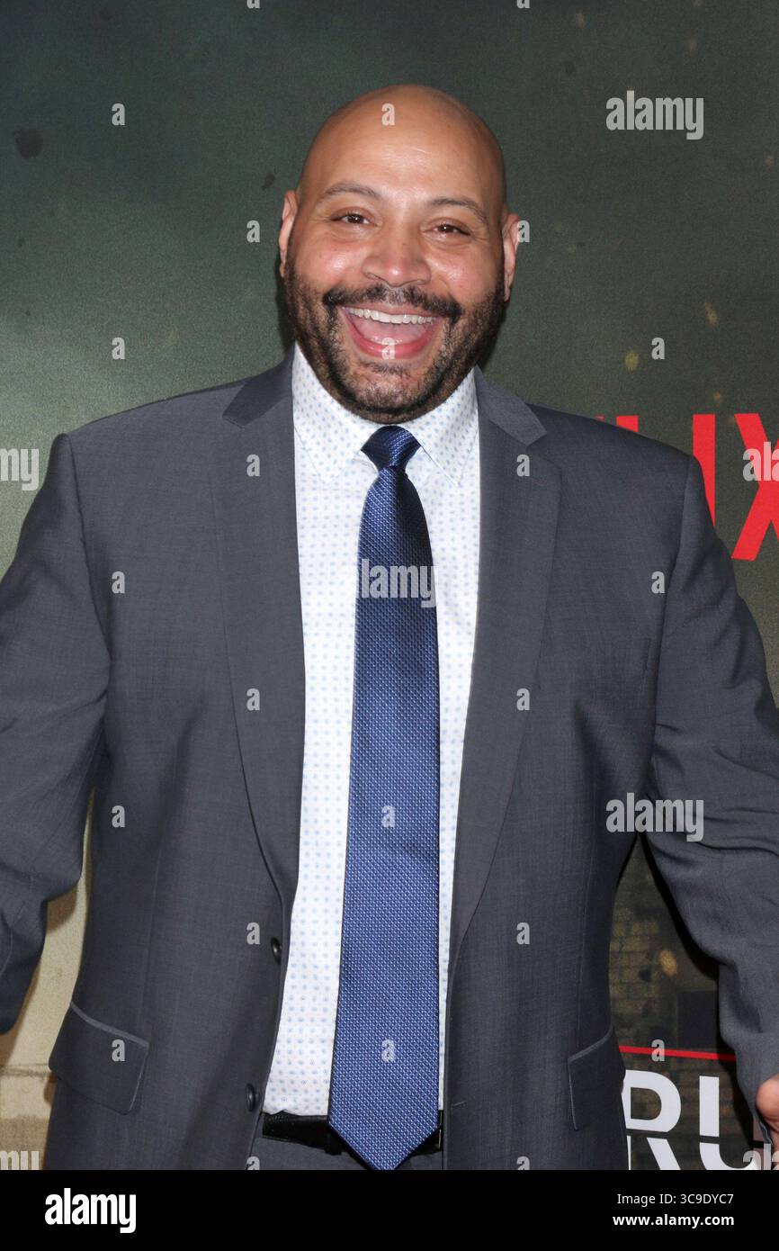 Dezember 2022, Los Angeles, CA, USA: LOS ANGELES - 8. Dezember: Colton Dunn bei The Recruit Netflix Seriews Premiere am AMC Theaters at the Grove am 8. Dezember 2022 in Los Angeles, CA (Credit Image: © Kathy Hutchins via ZUMA Press Wire) Stockfoto