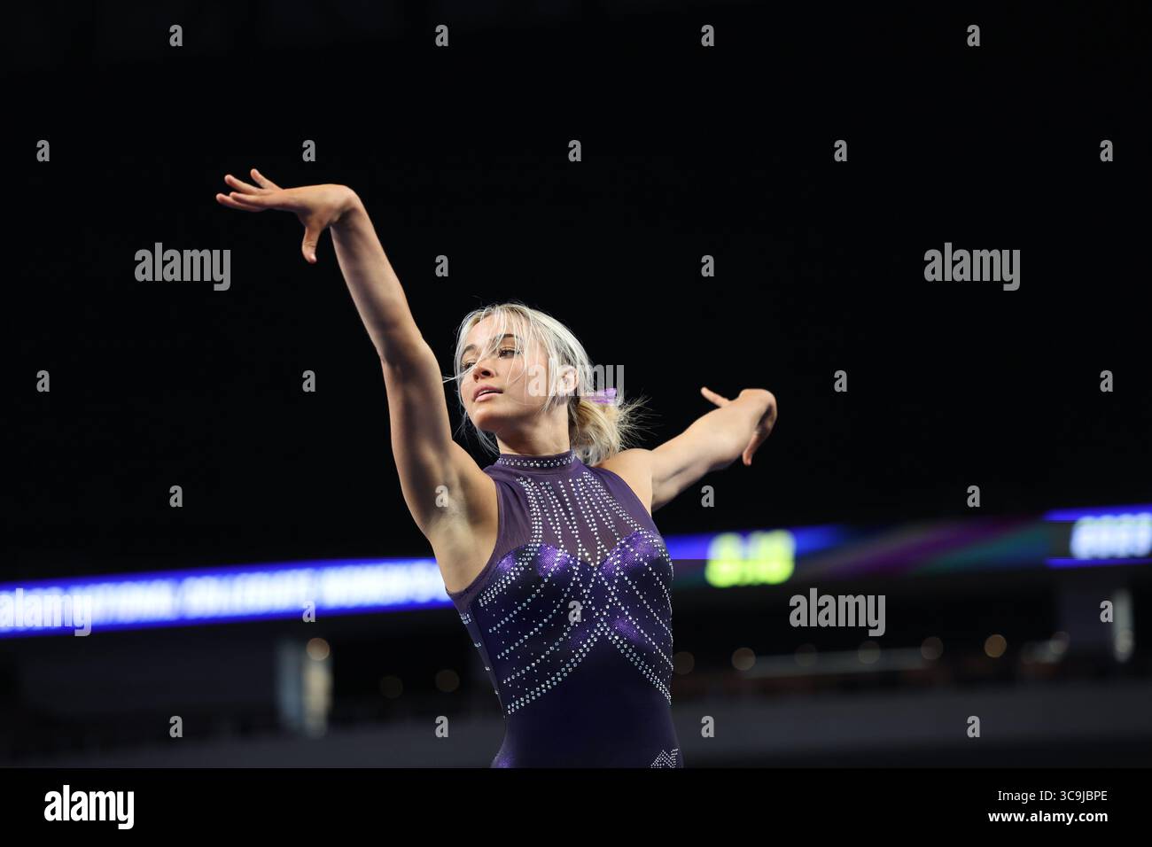 12. April 2023: Olivia Dunne (LSU) während des Podiumstrainings bei den NCAA Women's Gymnastics Championships in der Dickie's Arena in Fort Worth, Texas. Melissa J. Perenson/CSM (Kreditbild: © Melissa J. Perenson/CSM via ZUMA Press Wire) Stockfoto