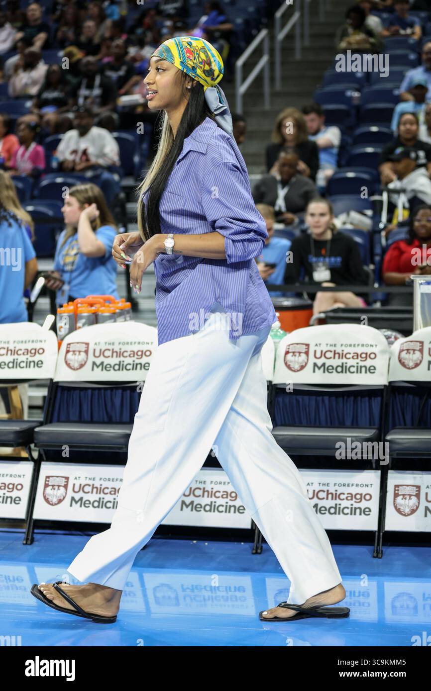 Chicago, USA. August 2025. Chicago, USA, 5. August 2025: Angel Reese (5 Chicago Sky) wird vor dem Spiel zwischen den Chicago Sky und Washington Mystics am Dienstag, 5. August 2025 in der Wintrust Arena, Chicago, USA, gesehen. (KEINE KOMMERZIELLE NUTZUNG) (Shaina Benhiyoun/SPP) Guthaben: SPP Sport Pressefoto. /Alamy Live News Stockfoto