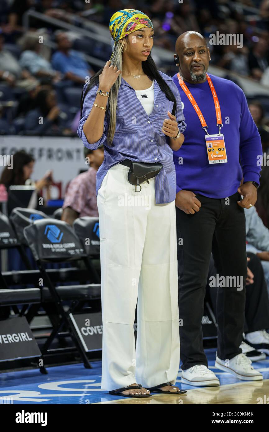 Chicago, USA. August 2025. Chicago, USA, 5. August 2025: Angel Reese (5 Chicago Sky) wird vor dem Spiel zwischen den Chicago Sky und Washington Mystics am Dienstag, 5. August 2025 in der Wintrust Arena, Chicago, USA, gesehen. (KEINE KOMMERZIELLE NUTZUNG) (Shaina Benhiyoun/SPP) Guthaben: SPP Sport Pressefoto. /Alamy Live News Stockfoto