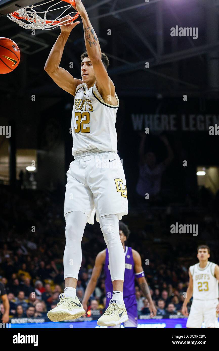 19. Januar 2023: Colorado-Büffelschützer Nique Clifford (32) schlägt menâ in der zweiten Hälfte des Basketballspiels zwischen Colorado und Washington in Boulder, CO. Ein Zuhause zu. Derek Regensburger/CSM. (Bild: © Derek Regensburger/CSM via ZUMA Press Wire) Stockfoto