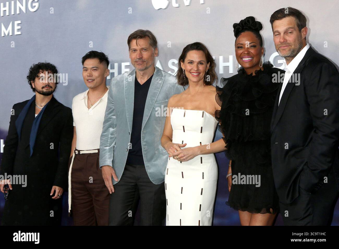 April 2023, Westwood, CA, USA: LOS ANGELES - 13. April: Augusto Aguilera, John Harlan Kim, Nikolaj Coster-Waldau, Jennifer Garner, Aisha Tyler, Geoff Stults at the Last Thing He Taid Me Apple+ Series Premiere im Bruin Theater am 13. April 2023 in Westwood, KALIFORNIEN (Credit Image: © Kathy Hutchins via ZUMA Press Wire) Stockfoto