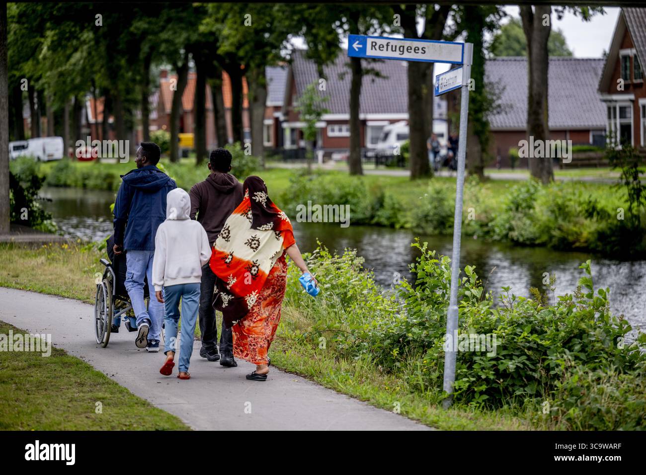TER APEL - Asylsuchende Flüchtlinge im Antragszentrum in Ter Apel. Die meisten Asylbewerber in den Niederlanden gehen zuerst nach Ter Apel. Dort berichten sie beim Einwanderungs- und Einbürgerungsdienst (IND). Dieses Applikationszentrum befindet sich neben der COA-Empfangseinrichtung. Nach ihrer Registrierung werden Asylbewerber in den zentralen Aufnahmestellen des COA untergebracht. ANP / Hollandse Hoogte / Robin Utrecht niederlande aus - belgien aus Stockfoto