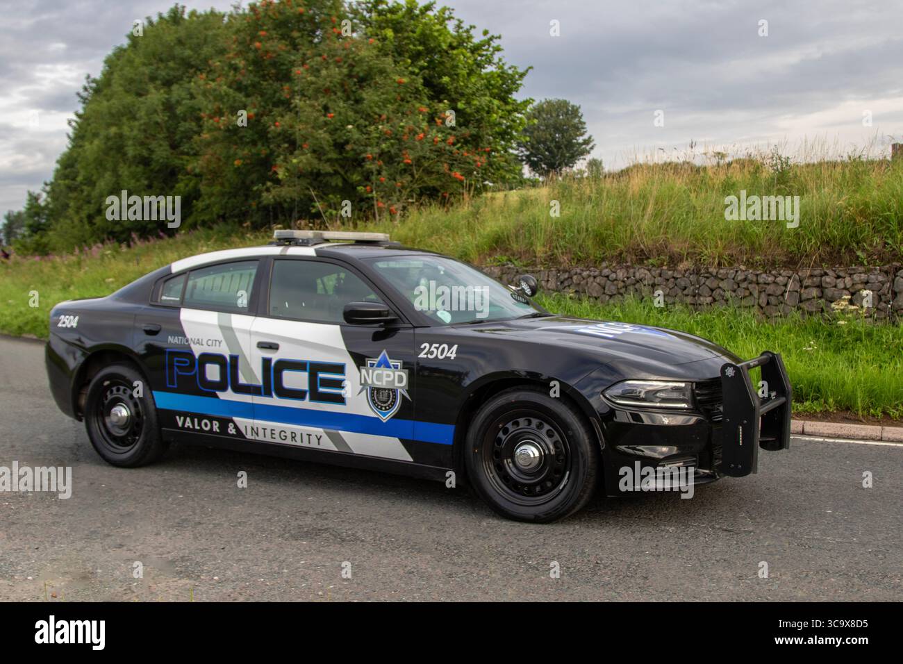 Dodge Charger American Police Car; NCPD 2504 National City Police Vehicle, 2016 5,7 V8 AWD, Hemi V8 Auto, Black Vehicle Benzinmotor 5700 ccm, USA Valor Integrity: Auf der Wheels Up North Weekender klassische und leistungsstarke Motorshow für Sammler und Enthusiasten. Crooklands, Kendal, Großbritannien Stockfoto