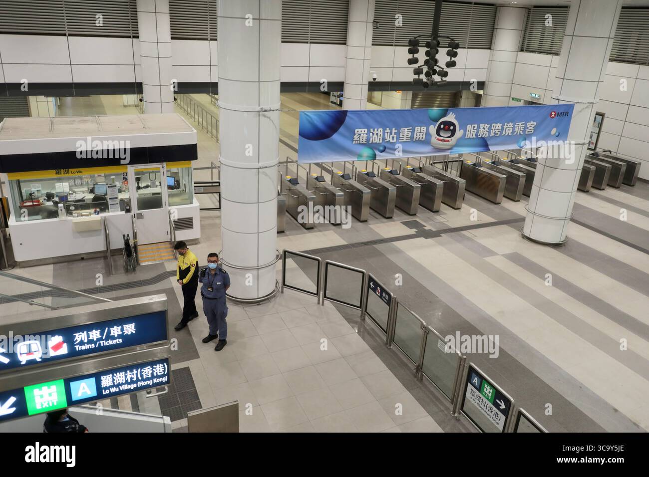 Februar 2023, Hongkong, CHINA: Blick auf die Grenzstation Hongkong-China in Lo Wu, wartet auf die Wiedereröffnung für den vollen Betrieb nach drei Jahren Schließung heute Morgen am 6. Februar.( DATEIFOTO ) Feb. 6.2023Hongkong.ZUMA/Liau Chung-ren (Kreditbild: © Liau Chung-ren/ZUMA Press Wire) Stockfoto