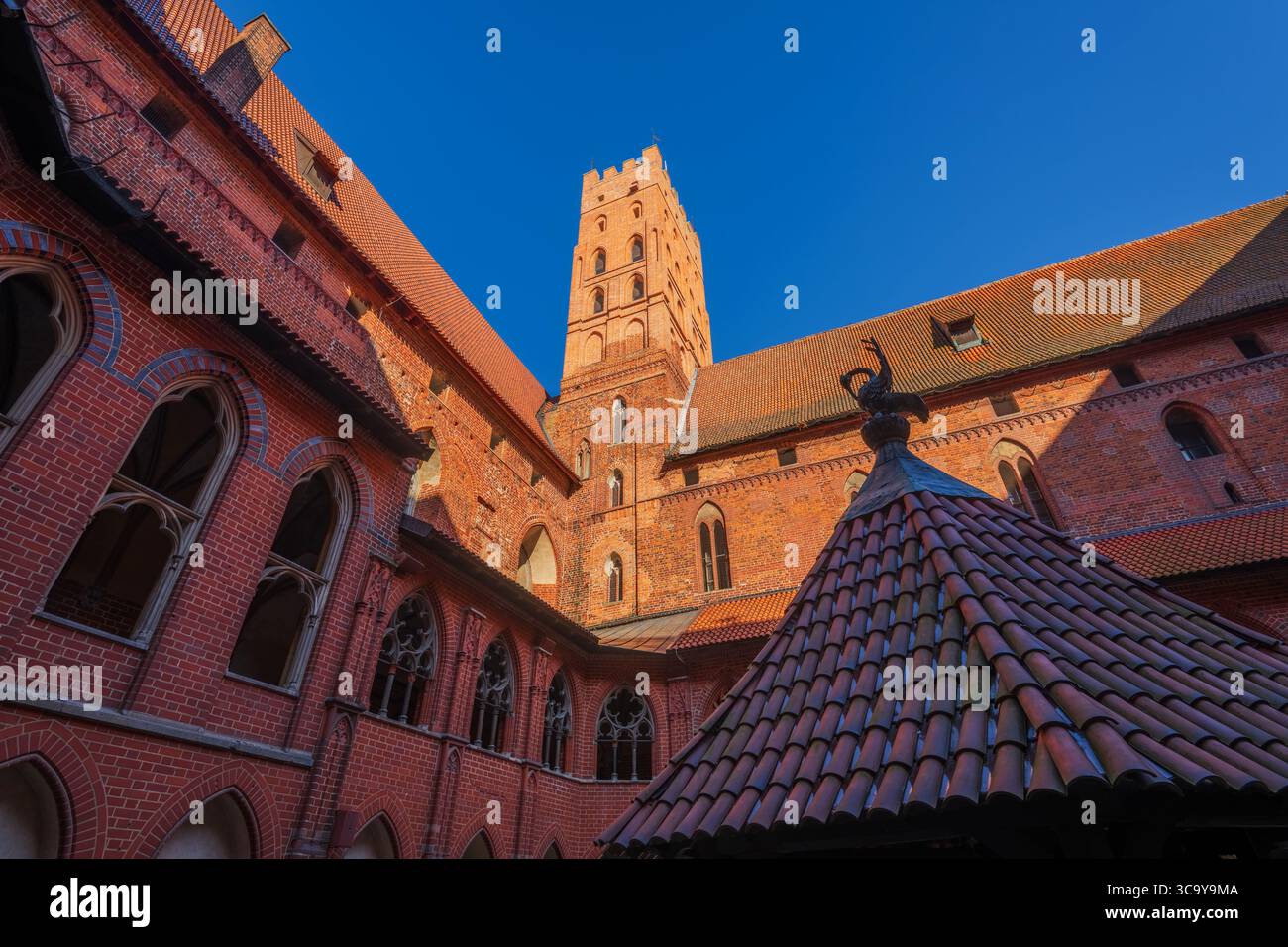 Malbork am Fluss Nogat die größte mittelalterliche Ziegelburg Polens. Stockfoto