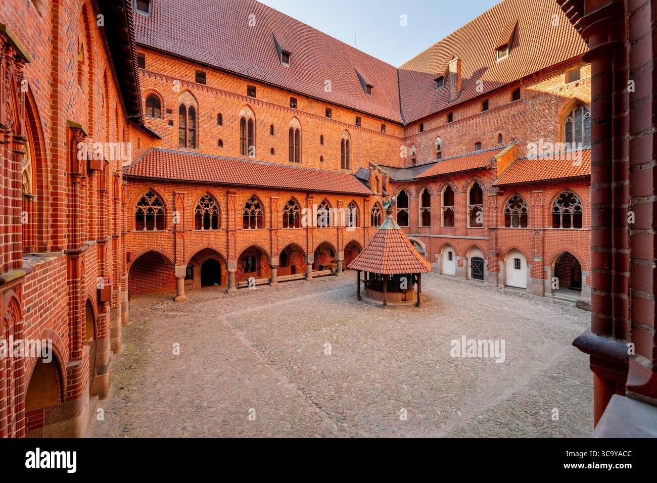 Malbork am Fluss Nogat die größte mittelalterliche Ziegelburg Polens. Stockfoto