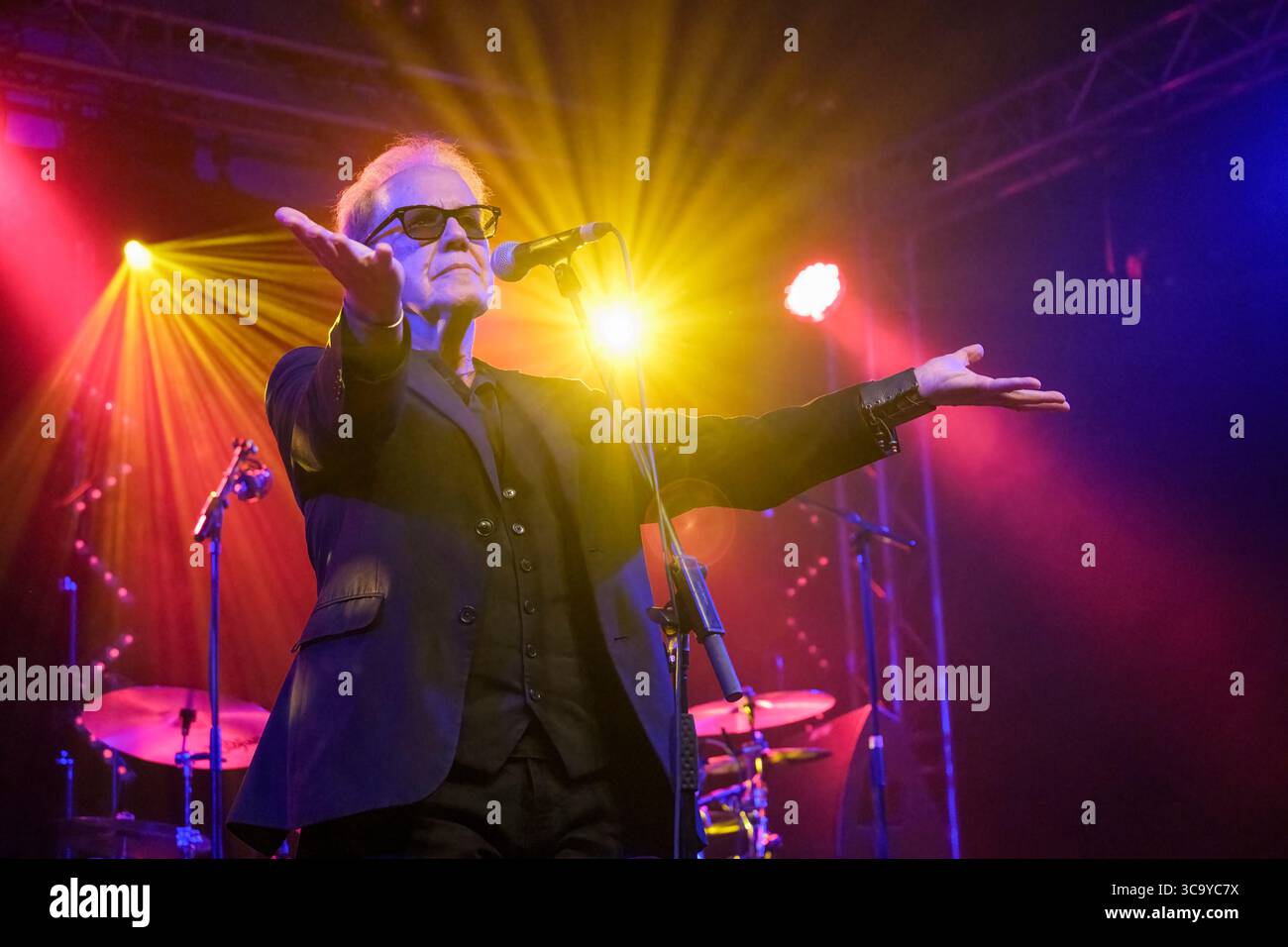 John Jones von der Oysterband trat beim Wickham Festival in Hampshire auf. August 2025. Lange Abschiedstour Stockfoto