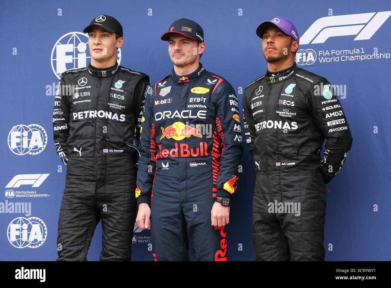 April 2023: GEORGE RUSSELL, MAX VERSTAPPEN und LEWIS HAMILTON nach der Qualifikationsrunde beim Formel-1-Grand Prix von Australien am 01. April 2023 in Melbourne, Australien (Foto: © Christopher Khoury/Australian Press Agency via ZUMA Wire) Stockfoto