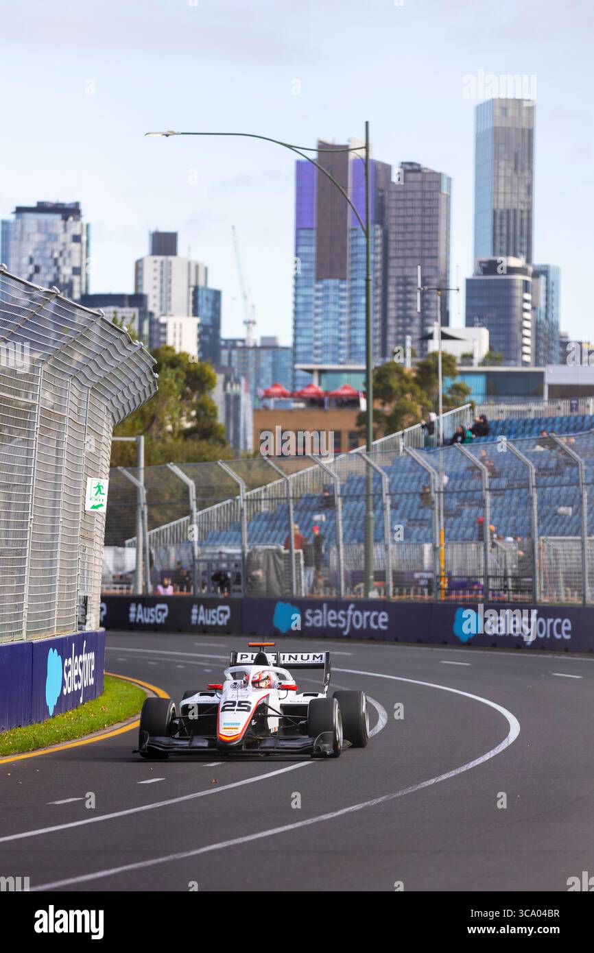 31. März 2023, Melbourne, Australien: Hugh Barter aus Australien fuhr mit dem Campos Racing (25) F3 während des Trainings beim Australian Formel 1 Grand Prix auf der Albert Park Grand Prix Strecke. (Kreditbild: © George Hitchens/SOPA Images via ZUMA Press Wire) Stockfoto