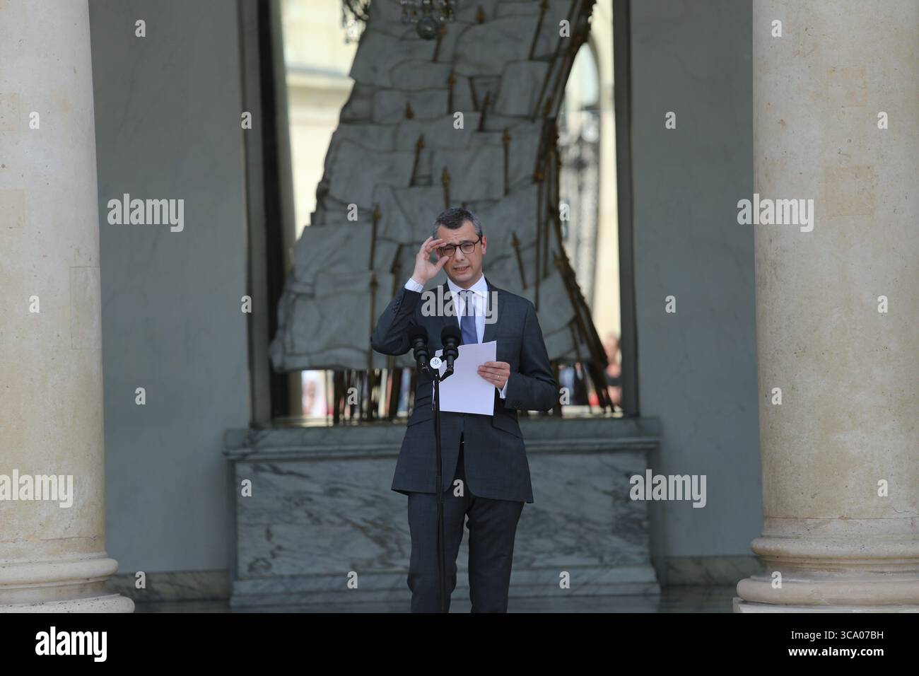 17. Mai 2017 - Paris, Frankreich PARIS - LE 17/05/2017 Annonce du Premier Gouvernement d'Emmanuel Macron par Alexis Kohler ........ Alexis Kohler, Generalsekretär des Elysee Präsidentiel Palace, gibt am 17. Mai 2017 in Paris, zwei Tage nach der Nominierung für den französischen Premierminister, die Zusammensetzung der französischen Regierung bekannt. (Bild: © Sadak Souici/ZUMA Press Wire) Stockfoto