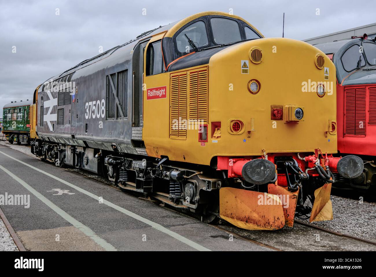 Derby, Großbritannien - 3. August 2025: Ausstellung The Greatest Gathering Rail 200 in Alstom Litchurch Lane Works - British Rail Class 37 Lok 37 508 Stockfoto