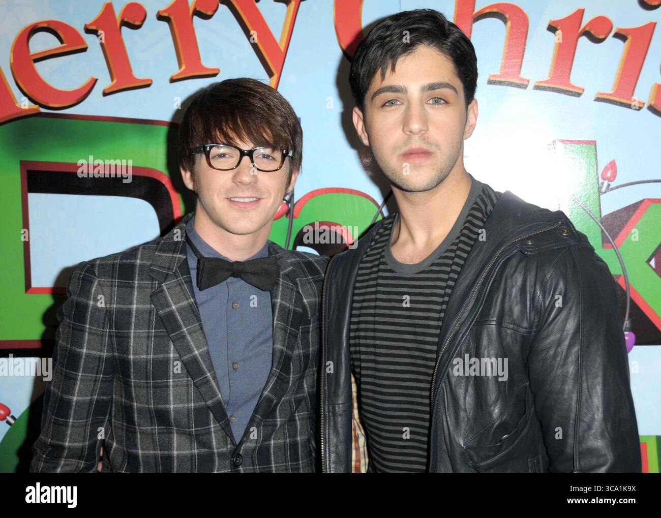Drake Bell und Josh Peck bei der Uraufführung von „Merry Christmas“ im Westside Pavillion in Los Angeles am 2. Dezember 2008 Stockfoto Drake Bell und Josh Peck bei der Uraufführung von „Merry Christmas“ im Westside Pavillion in Los Angeles am 2. Dezember 2008 Stockfoto