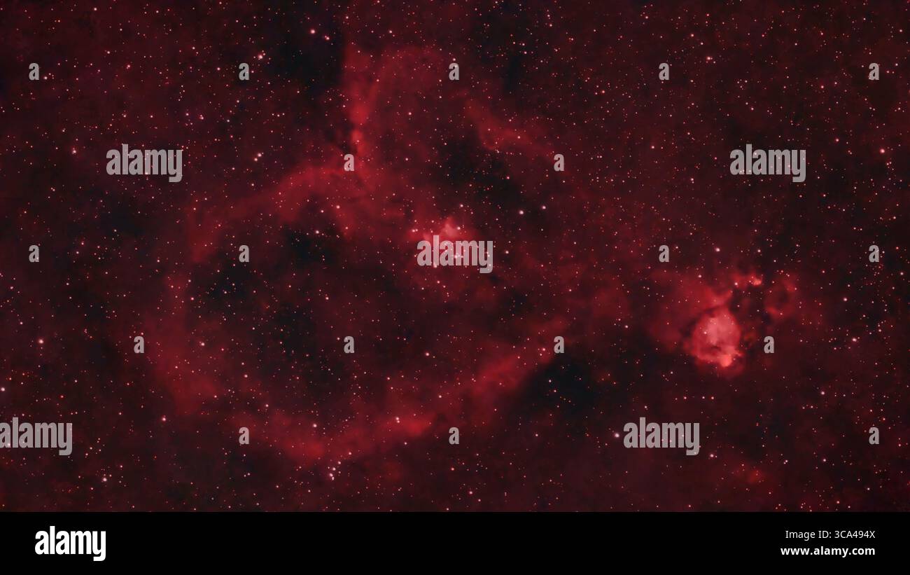 London, Großbritannien. August 2025. In klarem Himmel direkt über London wird IC 1805 - der Herznebel - mit einem intelligenten Teleskop mit Schmalbandfilter fotografiert, um Lichtverschmutzung über einen Zeitraum von 3 Stunden zu vermeiden. Der rot leuchtende Emissionsnebel ist 7.500 Lichtjahre von der Erde entfernt im Sternbild Cassiopeia. Im Zentrum des Herznebels befindet sich der offene Sternhaufen Melotte 15, der die umgebende Gaswolke beleuchtet. Kredit: Malcolm Park/Alamy Stockfoto