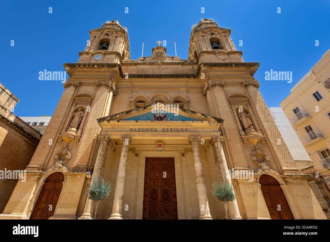 Die Kirche unserer Lieben Frau von Mount Carmel 1959 in Triq Manoel de Vilhena, Gżira, Malta. Stockfoto