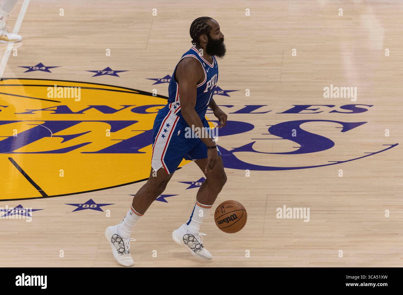 15. Januar 2023, Los Angeles, Kalifornien, USA: James Harden #1 der Philadelphia 76ers während ihres NBA-Spiels gegen die Los Angeles Lakers am Sonntag, den 15. Januar 2023, in der Crypto.com Arena in Los Angeles, Kalifornien. JAVIER ROJAS/PI (Foto: © Prensa Internacional Via ZUMA Press Wire) Stockfoto