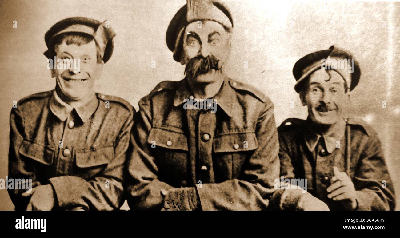 WWI - Sinclair Cotter), Arthur Bouchier (1863–1927) und Tom Woottwell (* Thomas Hare Burgess; 1864–1941) als, Alf, Bert & Old Bill in dem Stück The Soldiers Three auch The Better'Ole, Old Bill of the Better'Ole und The Romance of Old Bill genannt Stockfoto