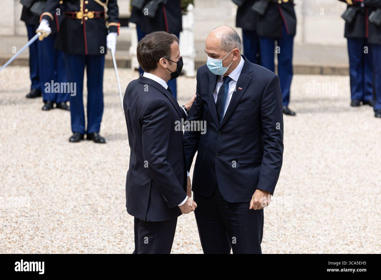 April 2021, Paris, Ile-de-France (Region, Frankreich: Arbeitsessen zwischen dem Präsidenten der Republik, Herrn Emmanuel MACRON, und dem Premierminister der Republik Slowenien, Herrn Janez JANSA, am Donnerstag, den 29. April 2021 (Foto: © Sadak Souici/ZUMA Press Wire) Stockfoto