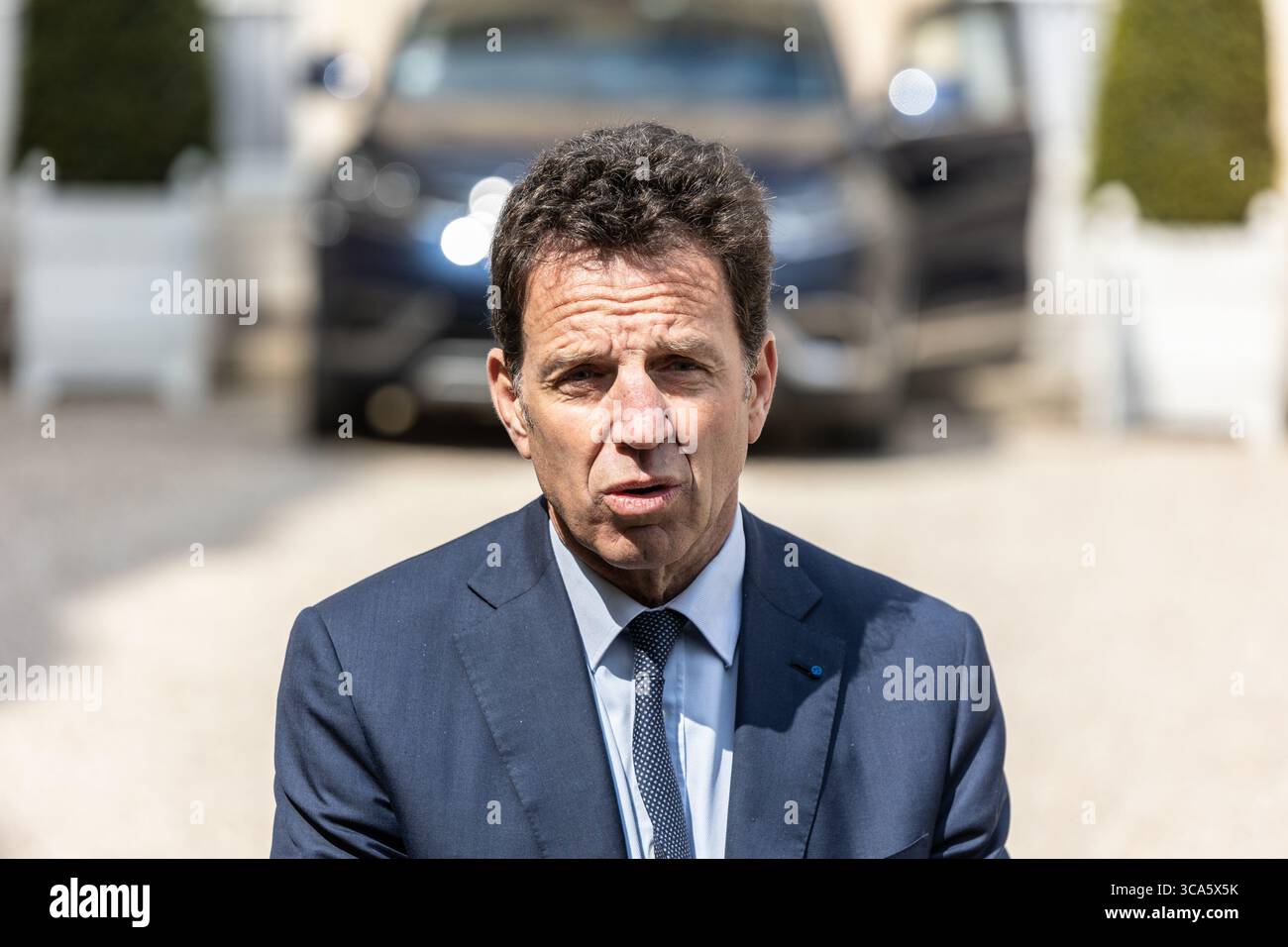 29. April 2021, Paris, Ile-de-France (Region, Frankreich: Herr Geoffroy ROUX DE BEZIEUX, Präsident des MEDEF. Die Gewerkschaften und Arbeitgeberorganisationen wurden vom Elysee zu einem Treffen mit dem Präsidenten der Französischen Republik, Emmanuel Macron, eingeladen, um Lösungen für die wirtschaftliche und soziale Krise im Zusammenhang mit der Epidemie zu erarbeiten. (Bild: © Sadak Souici/ZUMA Press Wire) Stockfoto