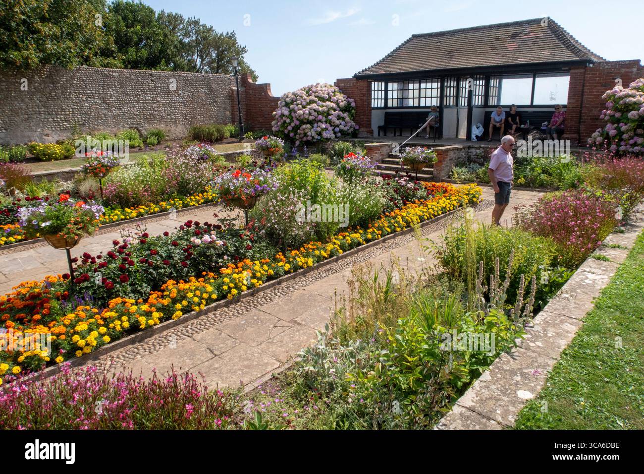 Sidmouth, Devon. Connaught Gardens, eine frei nutzbare Reihe von wunderschönen Gärten, die sich am Zugang zum Peak Hill in Sidmouth befinden Stockfoto