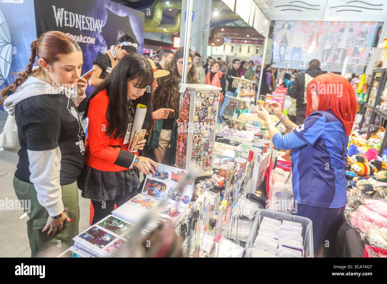 5. März 2023: 5. März 2023 (malaga)die FreakCon 2023 startete ihre siebte Ausgabe – die ambitionierteste und internationalste – mit einem „ausverkauften“ Poster für Samstag, das bereits zwei Tage lang hing. . Alles war bereit: Mehr als 30 Profis zwischen Vorträgen, Workshops und Wettbewerben und 46 Räume vom Schachbereich, Spielzimmer, Tattoo, Werkstätten, Bastelständen bis hin zur traditionellen Gasse der Kunst ist.Manga, Star Wars, Harry Potter, Superman. (Bild: © Lorenzo Carnero/ZUMA Press Wire) Stockfoto