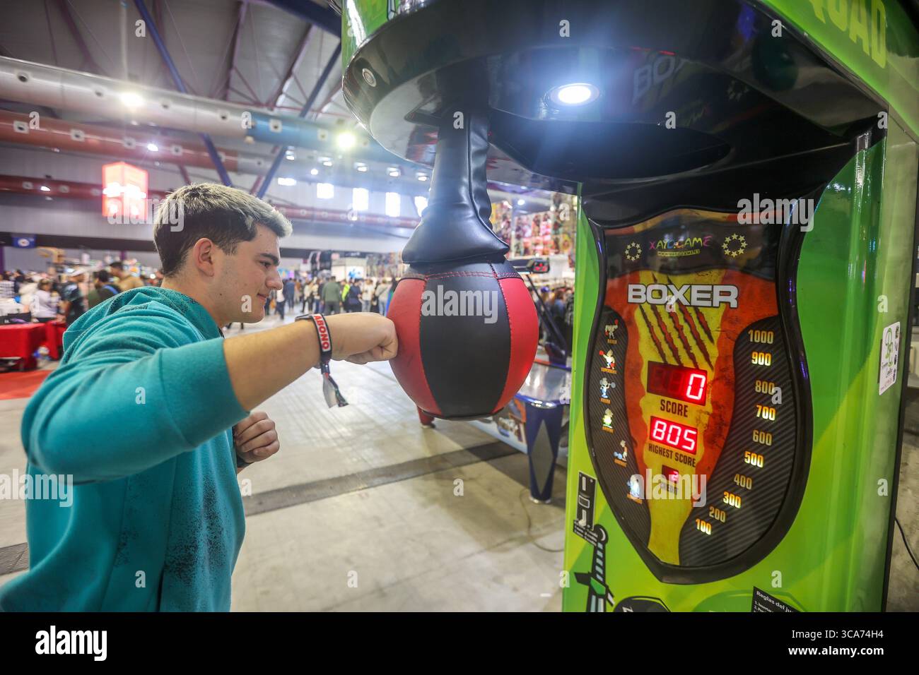 5. März 2023: 5. März 2023 (malaga)die FreakCon 2023 startete ihre siebte Ausgabe – die ambitionierteste und internationalste – mit einem „ausverkauften“ Poster für Samstag, das bereits zwei Tage lang hing. . Alles war bereit: Mehr als 30 Profis zwischen Vorträgen, Workshops und Wettbewerben und 46 Räume vom Schachbereich, Spielzimmer, Tattoo, Werkstätten, Bastelständen bis hin zur traditionellen Gasse der Kunst ist.Manga, Star Wars, Harry Potter, Superman. (Bild: © Lorenzo Carnero/ZUMA Press Wire) Stockfoto