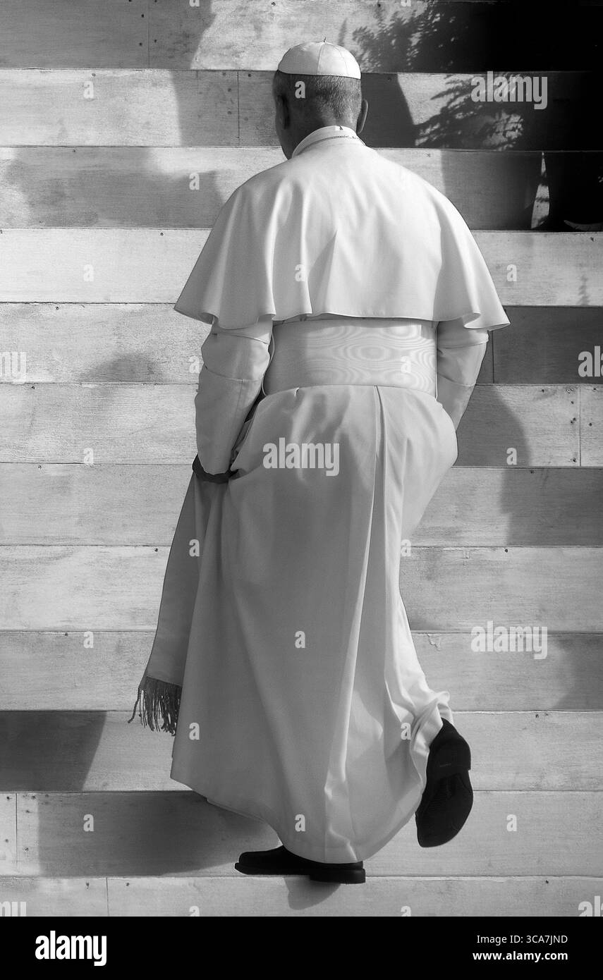 Tor Vergata, Rom, Italien. August 2025. ROM, ITALIEN - 3. AUGUST: Papst Leo XIV. Führt am 3. August 2025 die Abschlussmesse des Jubeljahres in Tor Vergata, Rom, Italien. Quelle: dpa/Alamy Live News Stockfoto