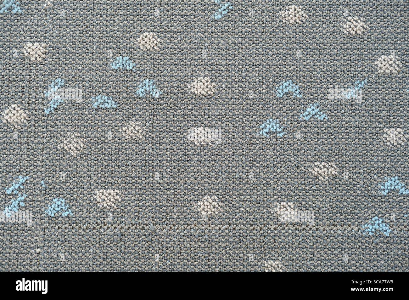 Teppichboden mit grauen, blauen und weißen Mustern. Innenarchitektur. Bodenmaterial. Stockfoto
