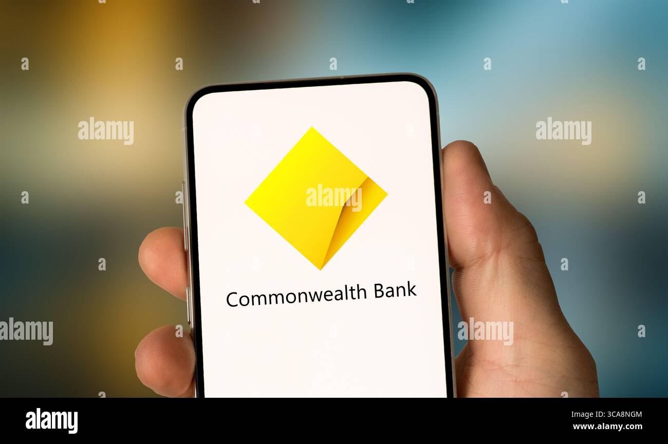CBA-Logo der Commonwealth Bank of Australia wird auf dem Mobilgerät angezeigt Stockfoto