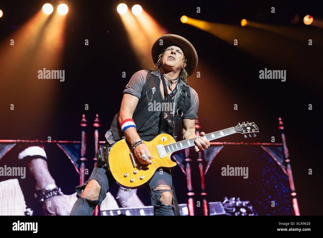 London, Großbritannien. 25. Juli 2025. London, Großbritannien. Ryan Roxie tritt am 25. Juli 2026 mit Alice Cooper in der O2 Arena in London auf. Juli 2025 in London, England, Vereinigtes Königreich. Quelle: S.A.M./Alamy Live News 25. Juli 2025 in London, England, Vereinigtes Königreich. Quelle: S.A.M./Alamy Live News Stockfoto